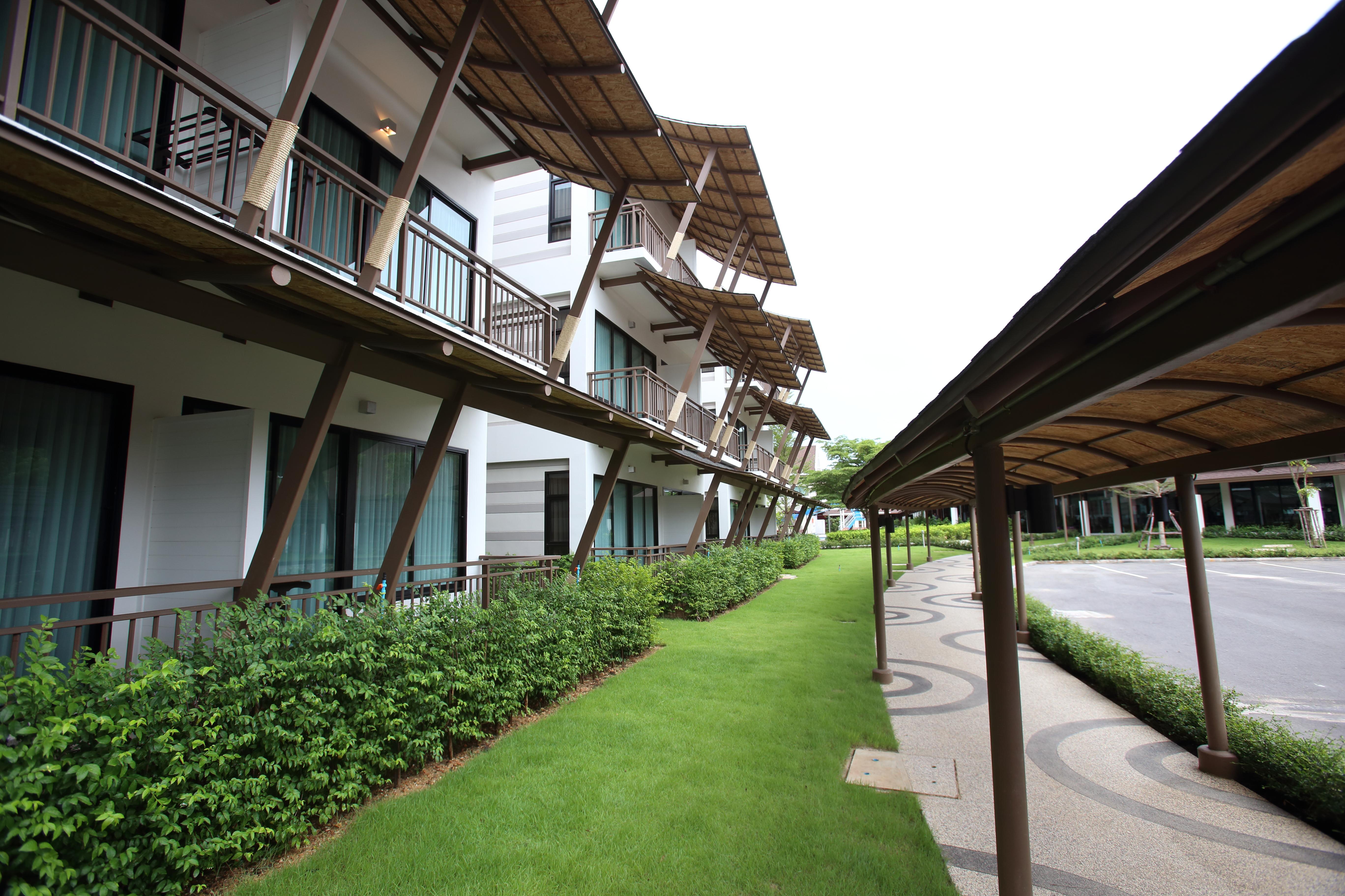 Bangsaen Heritage Hotel - SHA Plus Certified Exterior foto