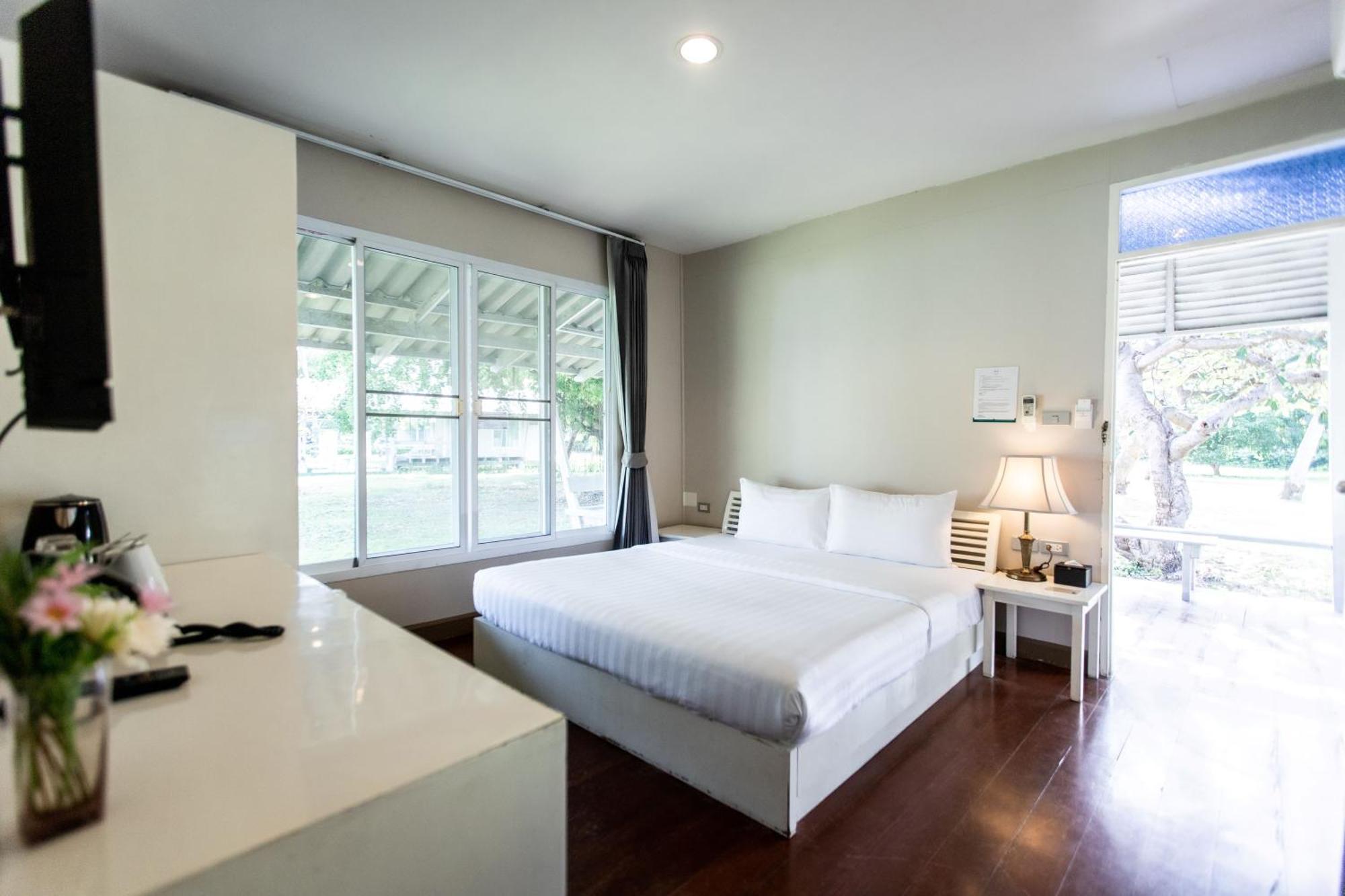 Bangsaen Heritage Hotel - SHA Plus Certified Exterior foto