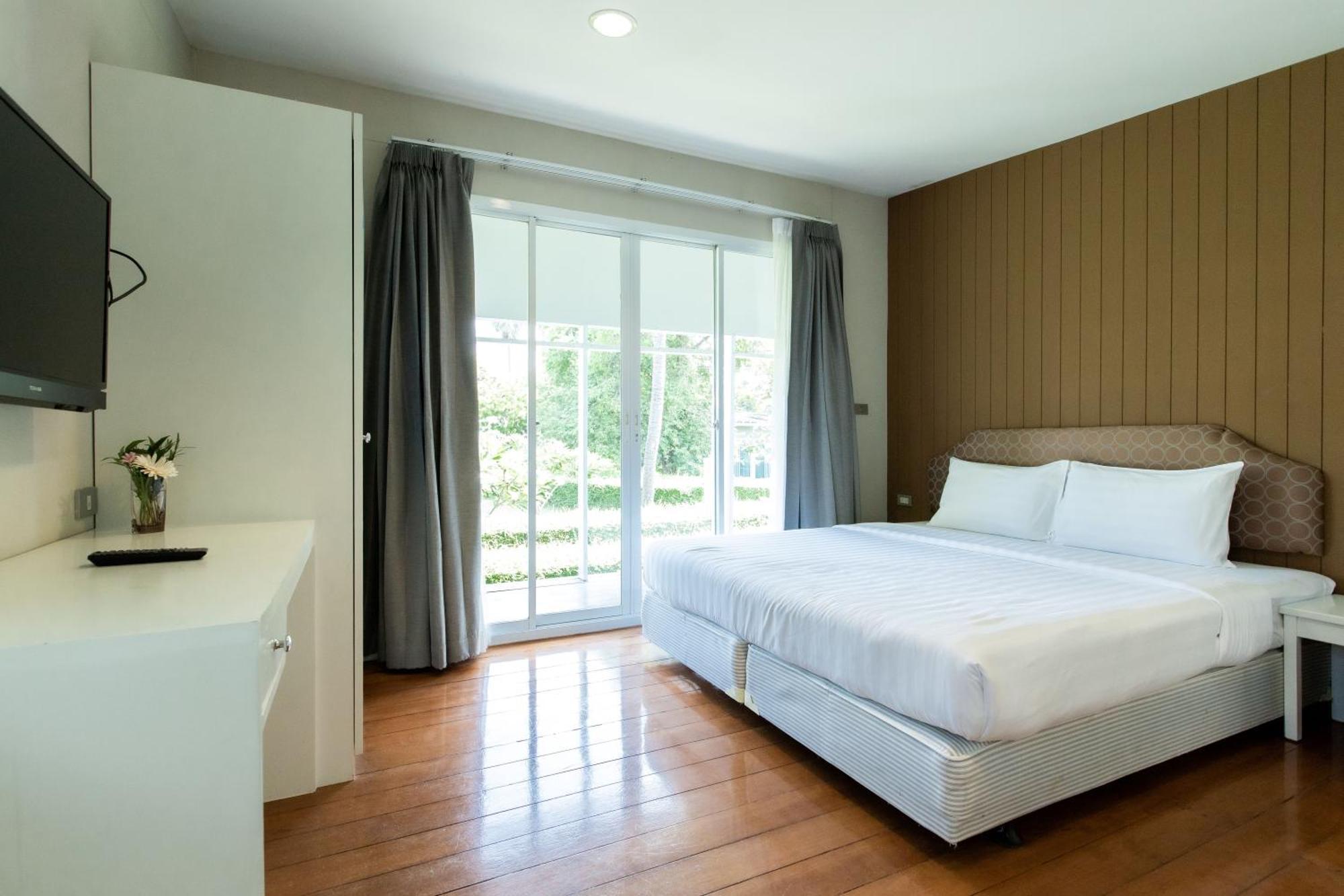 Bangsaen Heritage Hotel - SHA Plus Certified Zimmer foto